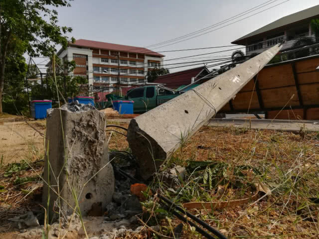 ส่งท้ายสงกรานต์! พายุถล่มพิษณุโลกเสียหายยับ