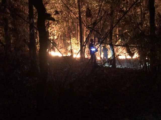 3 วันยังไม่สงบ! "ดอยจระเข้" ยังเป็นทะเลเพลิง