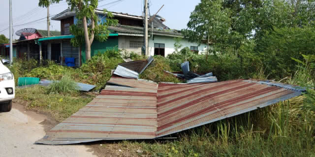 พายุพัดถล่มกำแพงเพชร 7 อำเภอ บ้านเสียหาย 317 หลัง