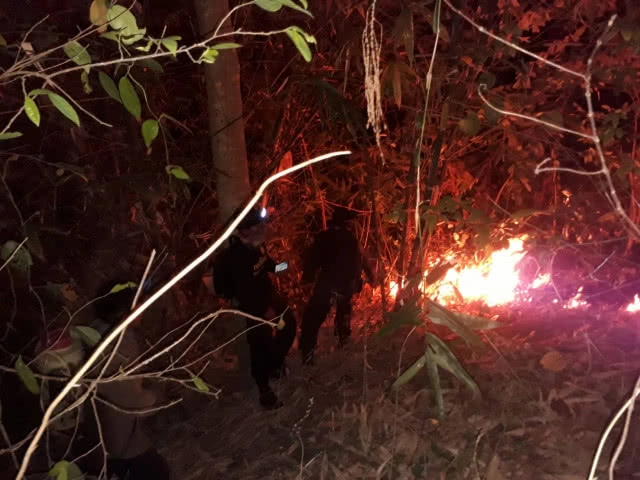 3 วันยังไม่สงบ! "ดอยจระเข้" ยังเป็นทะเลเพลิง