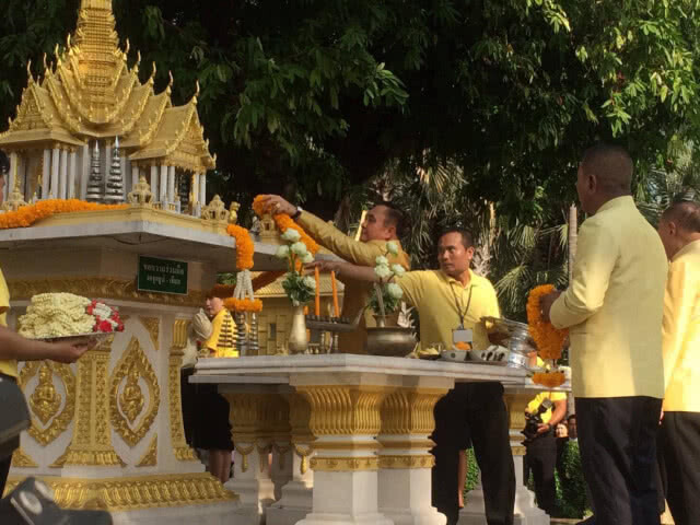นายกฯปลูกรวงผึ้งพระราชทาน พร้อมสักการะสิ่งศักดิ์สิทธิ์ประจำทำเนียบ