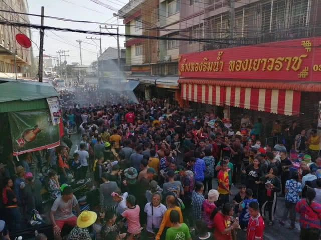 สุดยอด "วันไหลอู่ทอง" เมืองขุนแผน สนุกปลอดแอลกอฮอล์