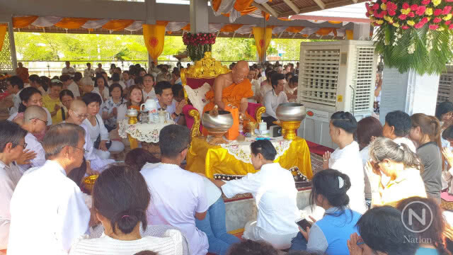 วัดเกตุมฯ จัดงานบุญใหญ่ ยกมหาสุวรรณฉัตรพระบรมธาตุสูง 109.09 ม.