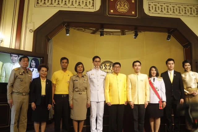 "วิษณุ" เผยจำหน่าย "เข็มที่ระลึกบรมราชาภิเษก" ที่ "บิ๊กซี" 10 สาขาทั่วประเทศ