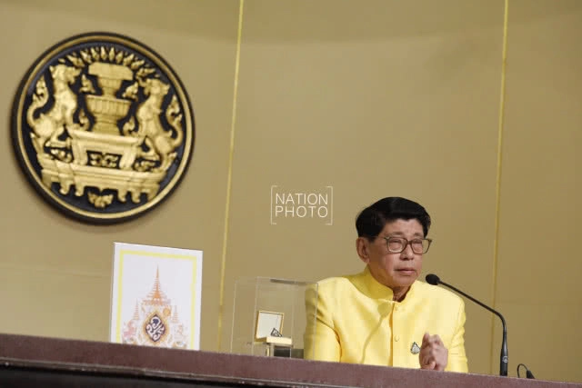 "วิษณุ" เผยจำหน่าย "เข็มที่ระลึกบรมราชาภิเษก" ที่ "บิ๊กซี" 10 สาขาทั่วประเทศ