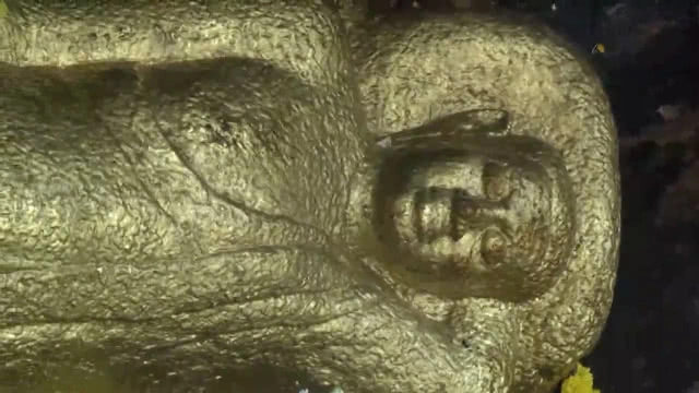 สรงน้ำพระนอนตะแคงซ้ายอายุกว่า 2,500 ปี