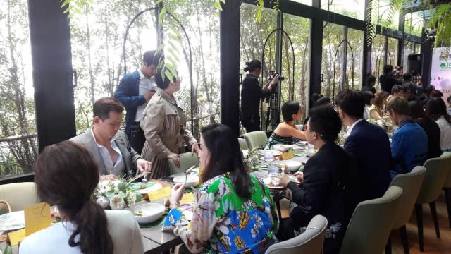 เปิดตัวอาหารเสริม "4 Mix Oil" ด้วยเมนูอร่อยผสม "น้ำมันรำข้าว, มะพร้าว, งา, กระเทียม !!!