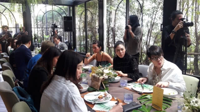 เปิดตัวอาหารเสริม "4 Mix Oil" ด้วยเมนูอร่อยผสม "น้ำมันรำข้าว, มะพร้าว, งา, กระเทียม !!!