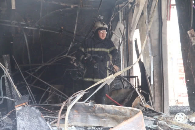 ไฟไหม้ร้านขายเฟอร์นิเจอร์ย่านวัชรพล เสียหาย 7 แสน