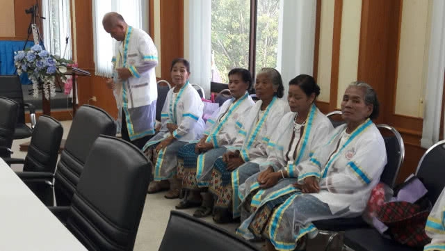 ตายายโคราช 53 ชีวิต สุดปลื้มสวมชุดครุยรับปริญญาชีวิต