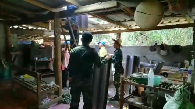 ผบ.มทบ.32 ​นำกำลังพล​ จิตอาสา ช่วยเหลือผู้ประสบวาตภัย