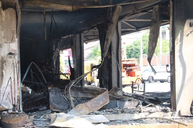 ไฟไหม้ร้านขายเฟอร์นิเจอร์ย่านวัชรพล เสียหาย 7 แสน
