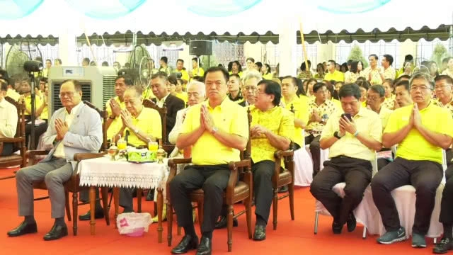 อนุสาวรีย์รำลึกเกียรติคุณ "บรรหาร ศิลปอาชา"