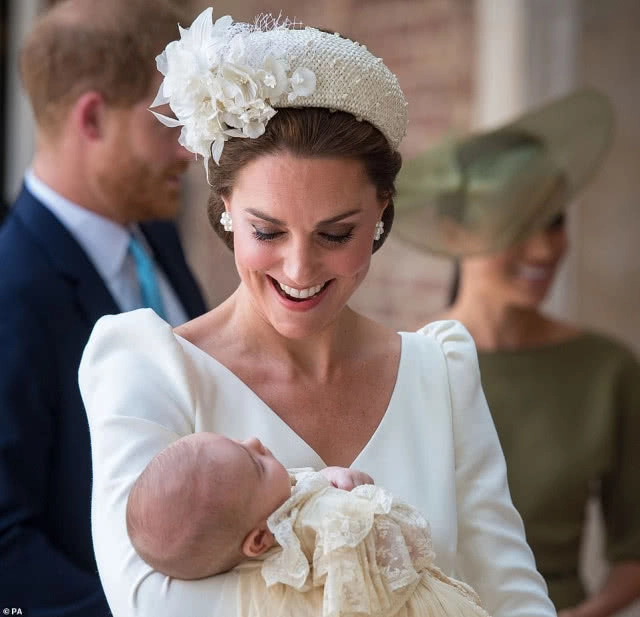 เผยภาพเจ้าชายหลุยส์แห่งอังกฤษครบ 1 ปี