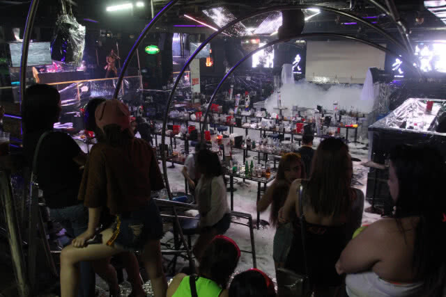 บุกตรวจ "เวฟผับ" ย่านฝั่งธนฯ เปิดเกินเวลา-แหล่งมั่วสุม