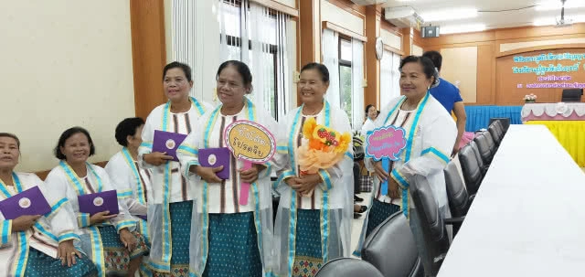 ตายายโคราช 53 ชีวิต สุดปลื้มสวมชุดครุยรับปริญญาชีวิต