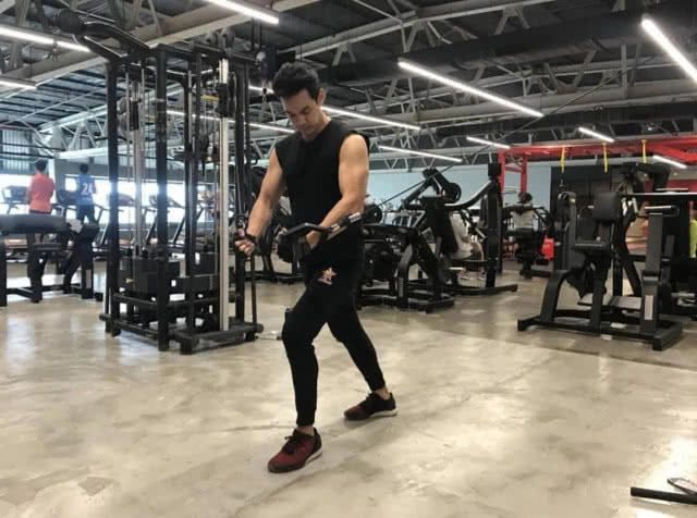 เบื้องหลังหุ่นแซบ! "กิก ดนัย" ที่แท้มีน้องชายเทรนเนอร์ดูแล