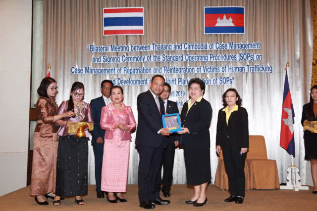 พม. เป็นเจ้าภาพจัดประชุมทวิภาคีไทย – กัมพูชา  พร้อมร่วมลงนามความร่วมมือเพื่อการส่งกลับและคืนสู่สังคม