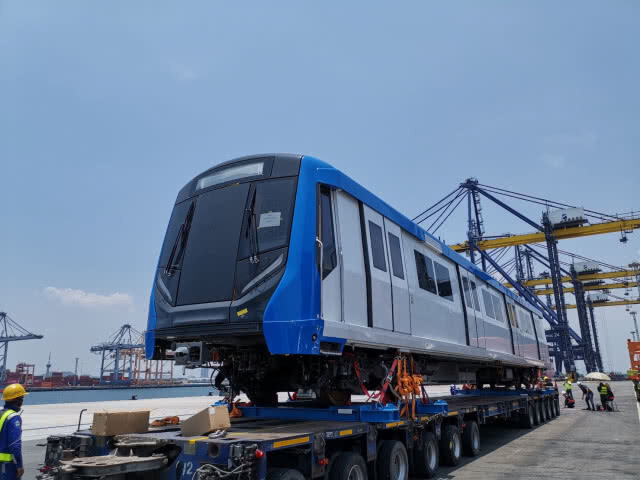 รถไฟฟ้าขบวนใหม่ สายสีน้ำเงินส่วนต่อขยาย มาถึงแล้ว!!