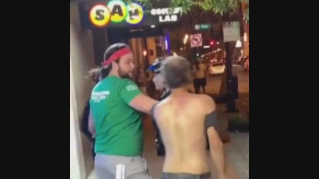 กระต่ายสายโหด! รัวหมัดใส่ชายที่กำลังทำร้ายหญิงสาวกลางถนน