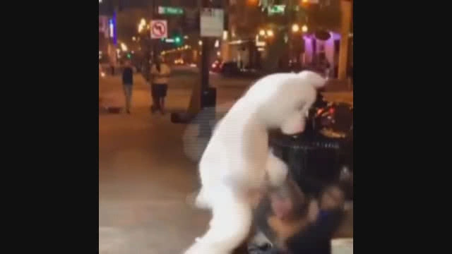 กระต่ายสายโหด! รัวหมัดใส่ชายที่กำลังทำร้ายหญิงสาวกลางถนน