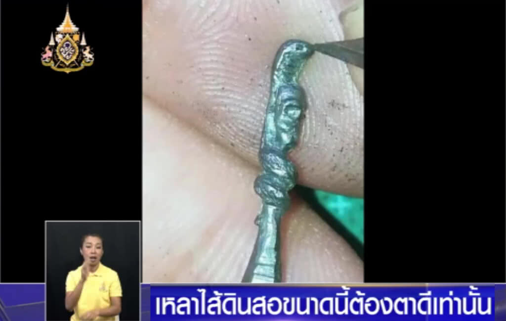 หนุ่มจีนว่างจัด ใช้เวลา 2 ปี นั่งแกะสลักไส้ดินสอ หนุ่มจีนว่างจัด ใช้เวลา 2 ปี นั่งแกะสลักไส้ดินสอ