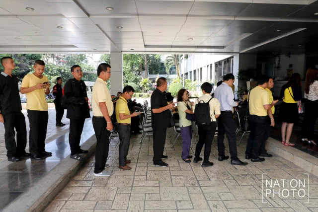ปชช.ซื้อเหรียญที่ระลึกประดับแพรแถบ ที่กรมธนารักษ์