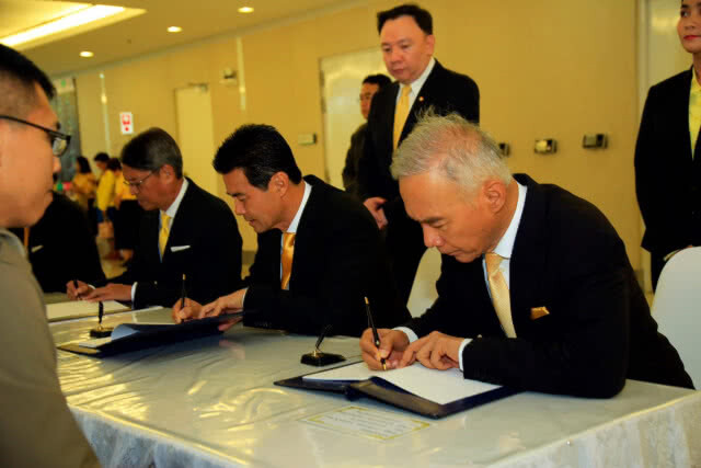พรรคชาติพัฒนา ลงนามถวายพระพร สมเด็จพระนางเจ้าสิริกิติ์ พระบรมราชินีนาถ ในร. 9 และพระองค์เจ้าโสมสวลี