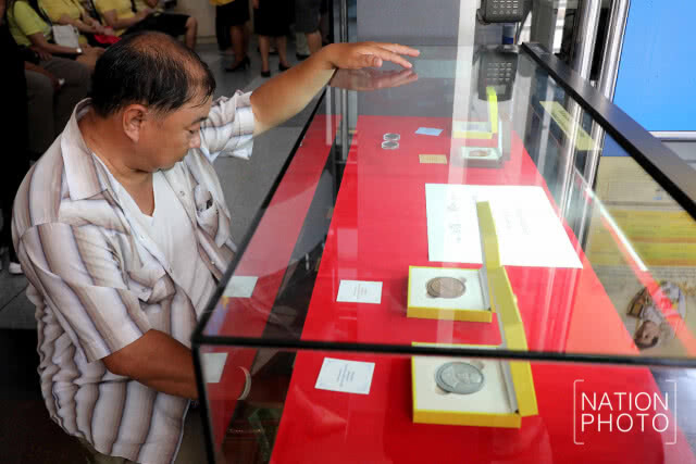 ปชช.ซื้อเหรียญที่ระลึกประดับแพรแถบ ที่กรมธนารักษ์