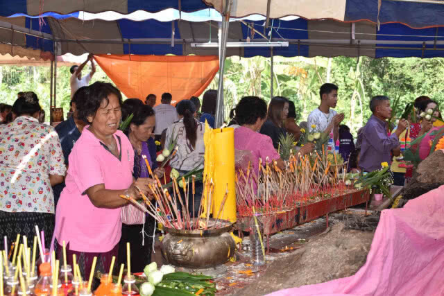 อภินิหารตะเคียนทอง 300 ปี