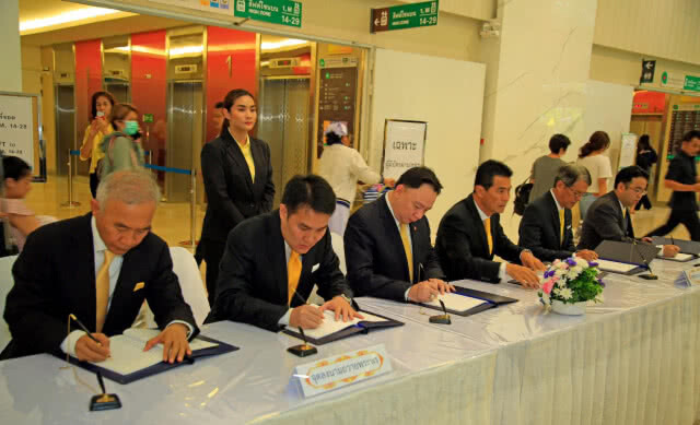 พรรคชาติพัฒนา ลงนามถวายพระพร สมเด็จพระนางเจ้าสิริกิติ์ พระบรมราชินีนาถ ในร. 9 และพระองค์เจ้าโสมสวลี
