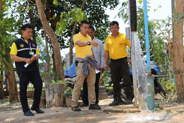 ขุดเจาะบ่อบาดาลช่วยชาววังทองประสบภัยแล้ง