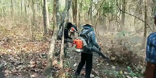 ทหารใช้ ฮ. ช่วยดับไฟป่าบนเขาที่พะเยา