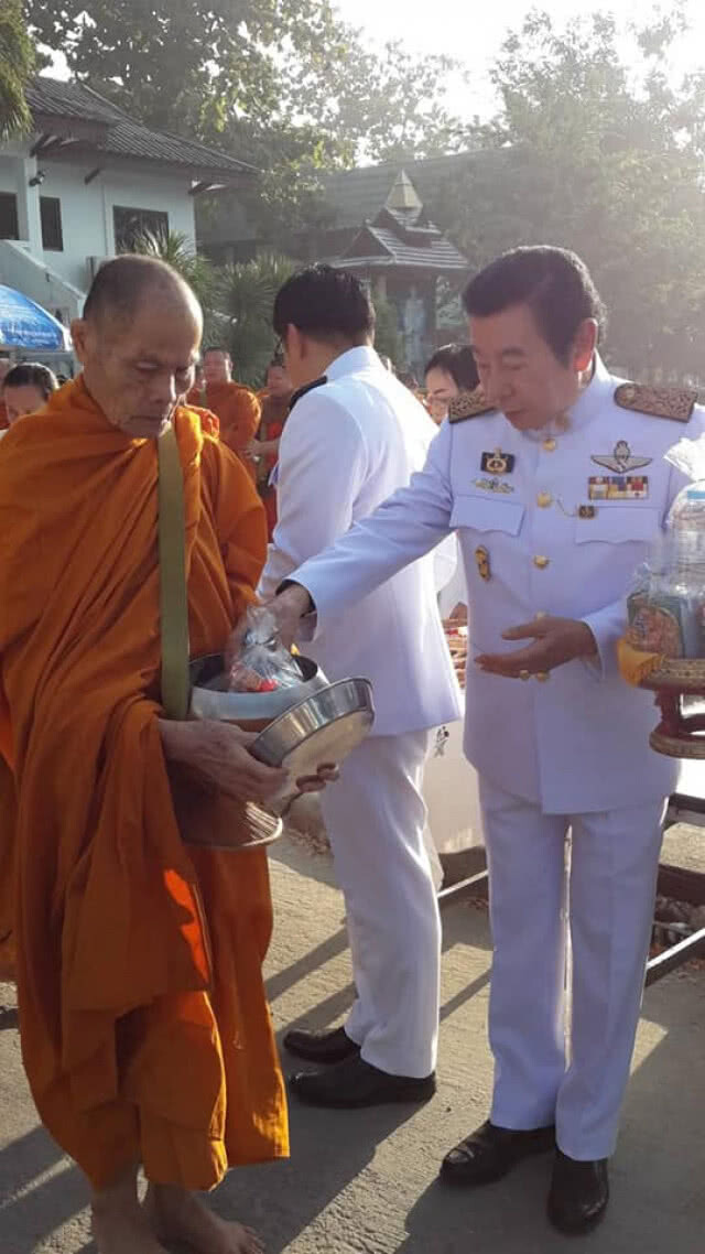 ''สุรพล'' ยื่นขอ กกต. ทบทวนการแจกใบส้ม