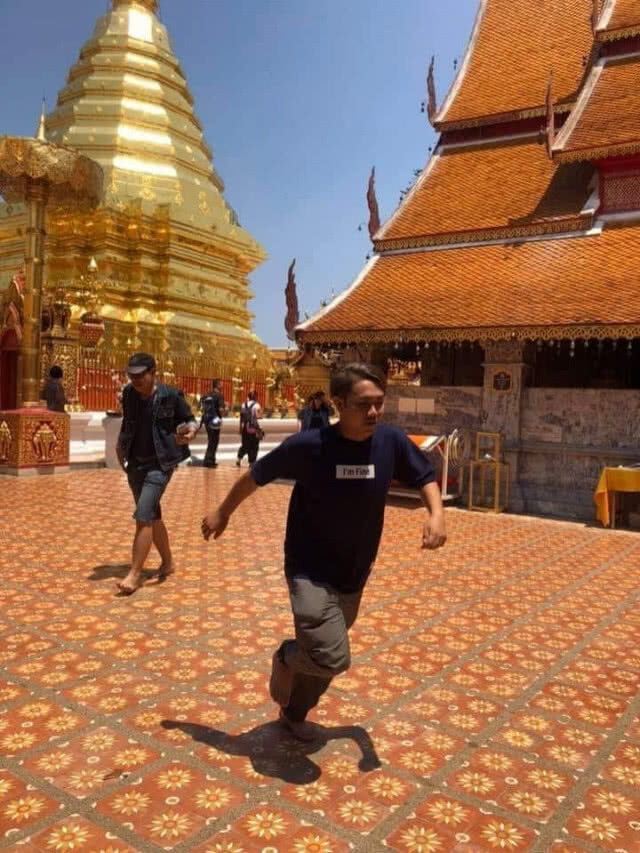 3 หนุ่มแชะภาพที่ดอยสุเทพ ร้อนแค่ไหน ให้ภาพมันฟ้อง