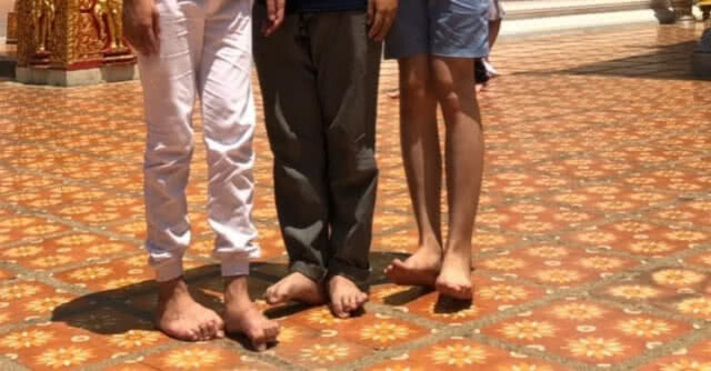 3 หนุ่มแชะภาพที่ดอยสุเทพ ร้อนแค่ไหน ให้ภาพมันฟ้อง