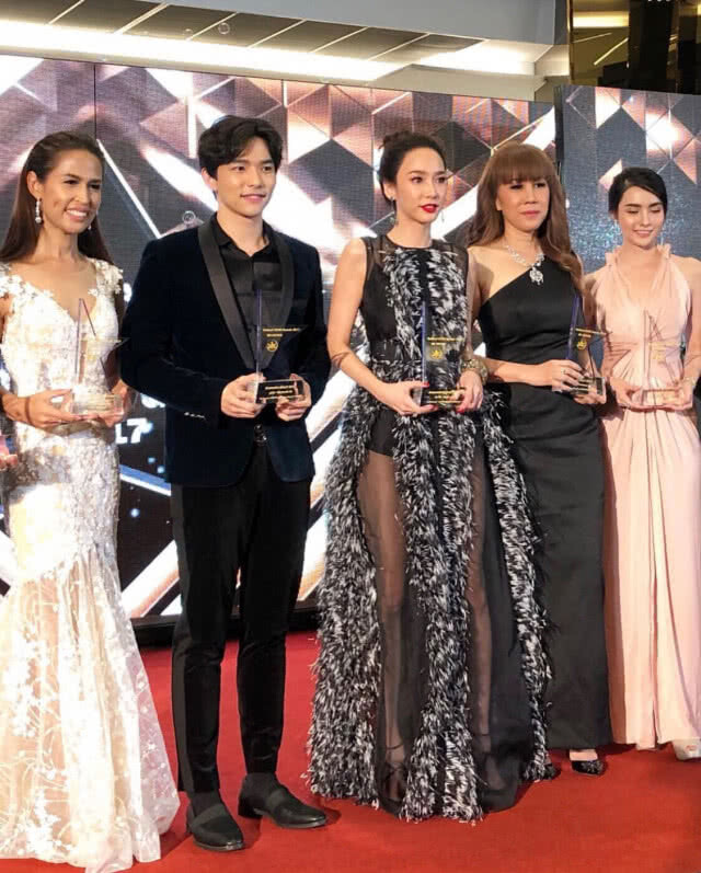 โอละพ่อ!! เจ้าของลิขสิทธิ์ตัวจริงงง!! "ฟีเวอร์อวอร์ด" ถูกแอบอ้างจัด ดารายังกล้าไปเดินพรมแดงอยู่ไหม