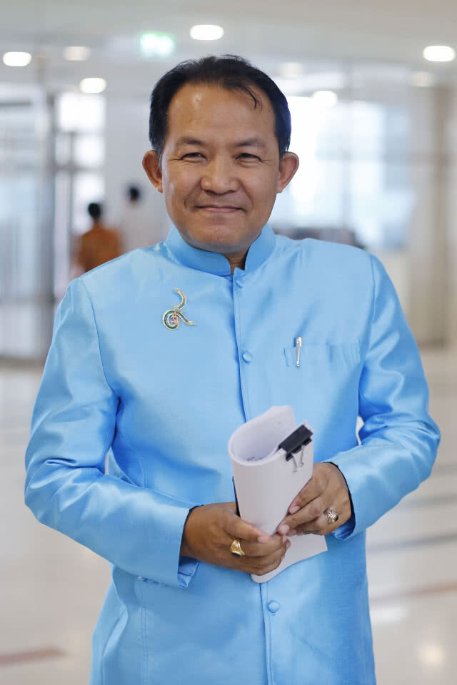 ''ศรีสุวรรณ'' แนะเช็คเบสโทรศัพท์ ''ธนาธร'' ปมโอนหุ้น