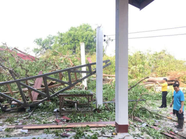 พายุฤดูร้อนพัดถล่ม อ.ปง เสียหาย 500 หลัง