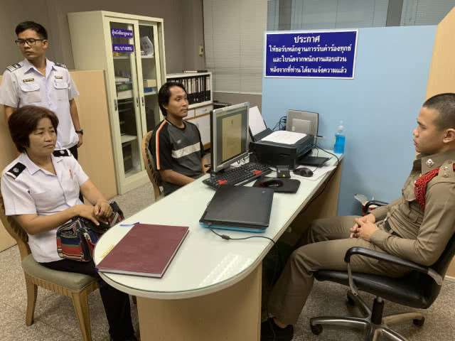 ผู้โดยสารหัวร้อนปัดฉุนขึ้นค่าโดยสาร ตบกระเป๋ารถเมล์
