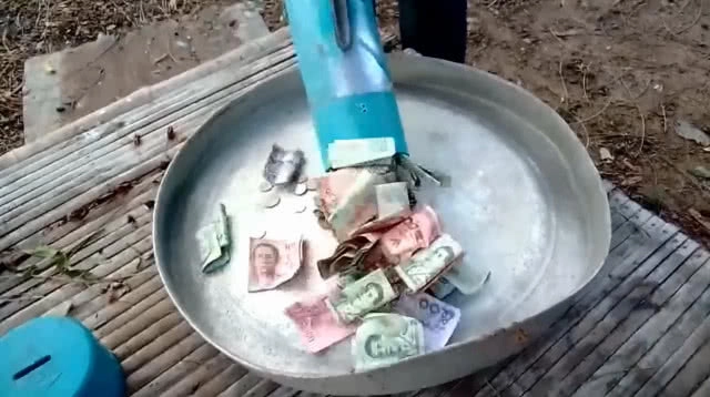 ไอเดียเจ๋ง!! กระปุกออมสินไซดักเงิน ดัดแปลงจากท่อพีวีซียาวเป็นเมตร