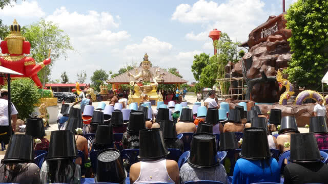 ร่วมพิธียกพ่อแก่ปู่ฤๅษี พร้อมขอโชคอ่างน้ำมนต์ฤๅษีเณร