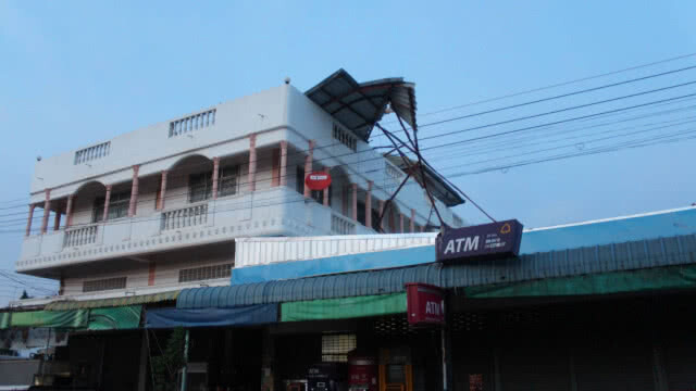 สุดซวย! เพิ่งซ่อม​เสร็จ ​4 วัน พายุฤดูร้อน​ถล่ม​บ้านรอบสอง