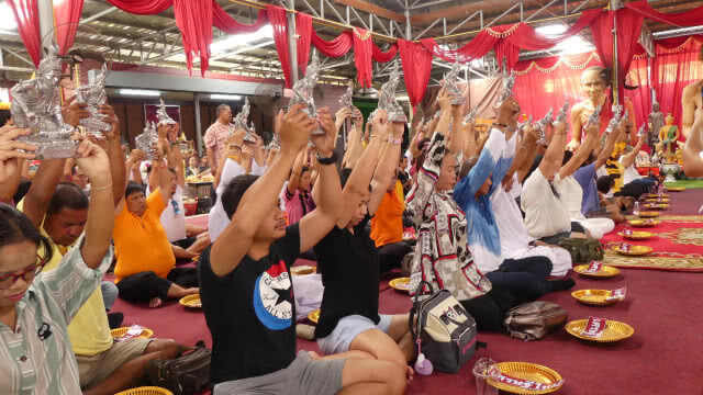 ร่วมพิธียกพ่อแก่ปู่ฤๅษี พร้อมขอโชคอ่างน้ำมนต์ฤๅษีเณร