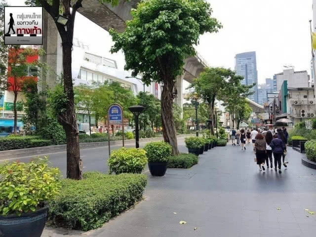 ว่อนโซเชียล! ภาพทางเท้ายังไม่ทันผุพัง กทม.สั่งรื้ออีกแล้ว?