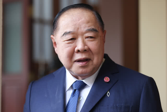 ประวิตร ชม ซ้อมใหญ่ริ้วขบวนฯ เมื่อวานสมบูรณ์-แข็งเเรง