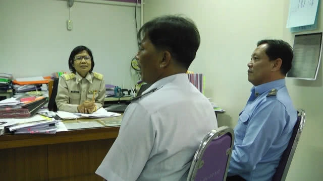 แชร์คลิปรถตู้ขับรถจะชนกัน ที่แท้แย่งรับผู้โดยสาร!!