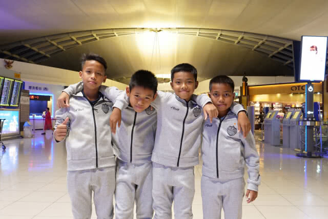 4 แข้งจิ๋วโครงการ Gulf Football Camp เหินฟ้าเก็บวิชาลูกหนังกับ ดอร์ทมุนด์