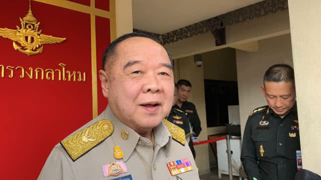 ประวิตร ไม่ห่วง ธนาธร ปลุกระดม นศ. ทุกอย่างว่าตามกฏหมาย