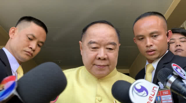 ประวิตร โยน กกต. ดู หลัง ธนาธร ร้อง ลต.นครปฐมใหม่
